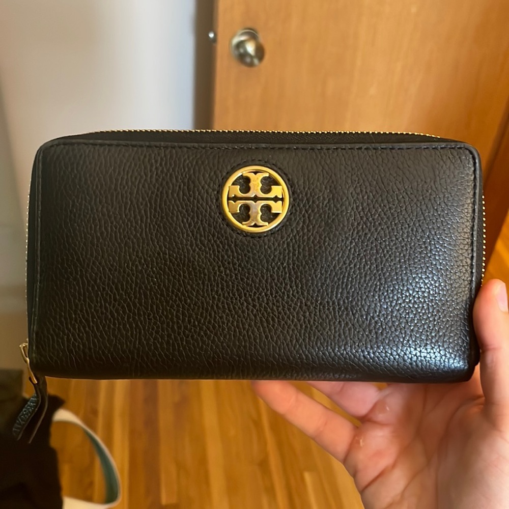 Tory Burch Continental Zip Wallet
